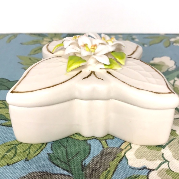 VTG Ceramic with Gilted Gold Butterfly Vanity Box - Picture 4 of 10